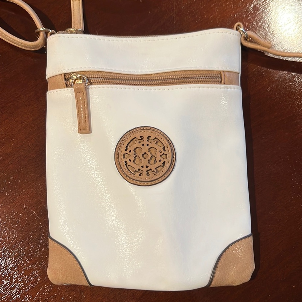 Used x1 for a tea party like new white adjustable purse